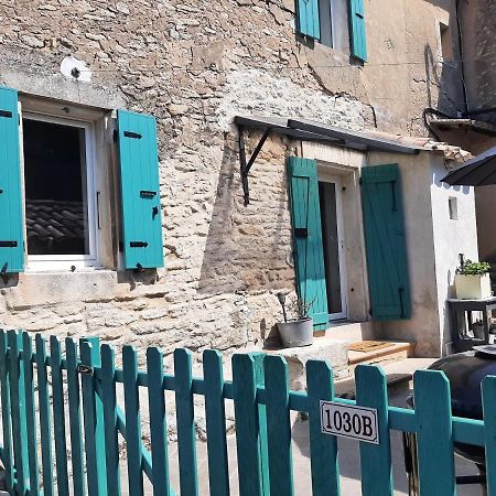 גו Gite Au Coeur Du Luberon מראה חיצוני תמונה