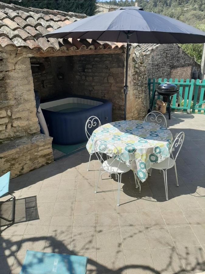 גו Gite Au Coeur Du Luberon מראה חיצוני תמונה